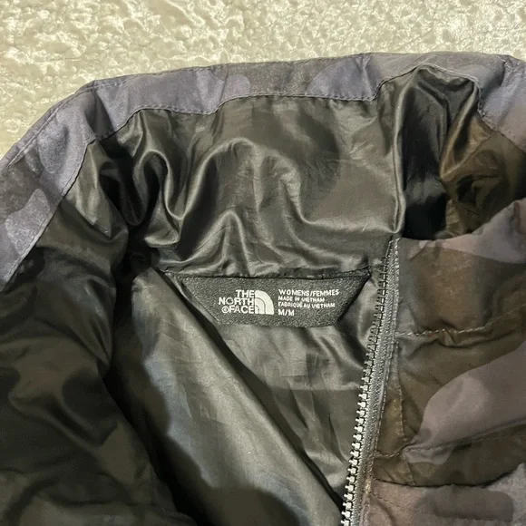 The North Face Thermoball Eco Black Camo Puffer Vest. Medium - Picture 3 of 8